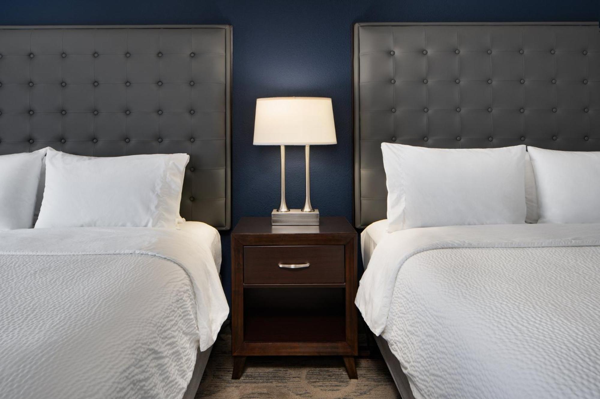 Garner Hotel Topeka West By Ihg Exterior photo