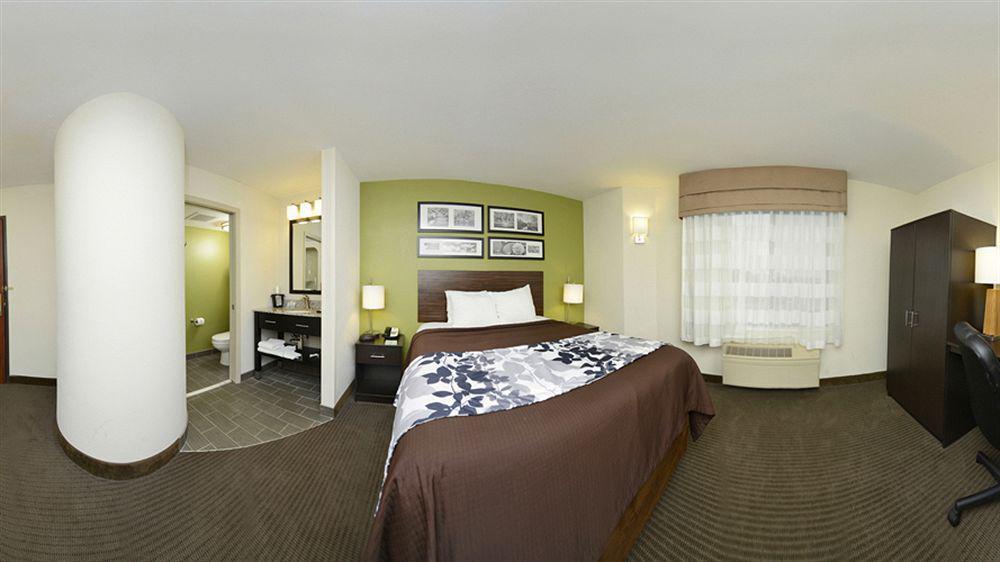 Garner Hotel Topeka West By Ihg Exterior photo