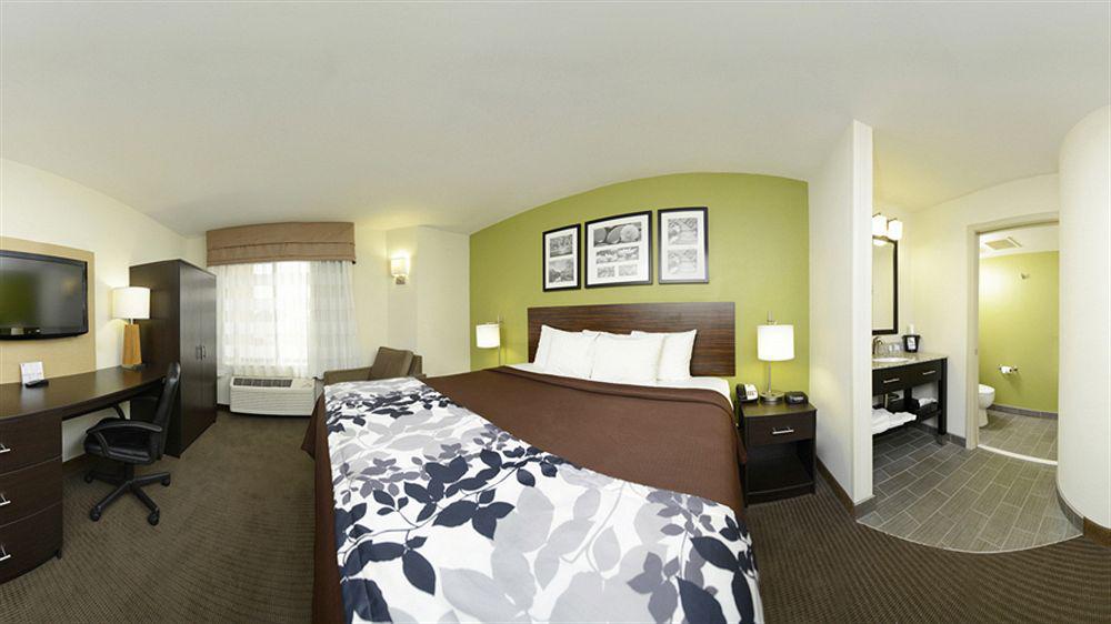 Garner Hotel Topeka West By Ihg Exterior photo